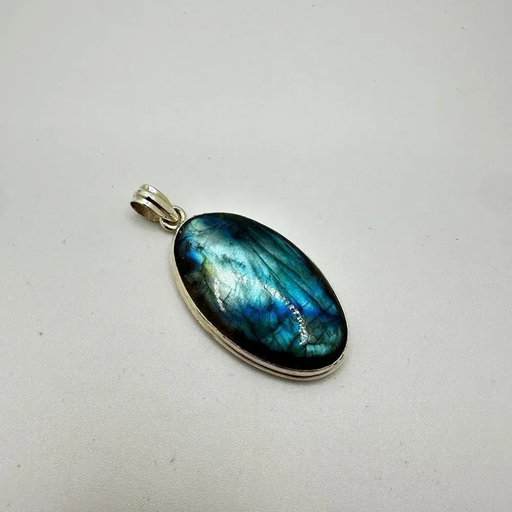 NWOT Monster 35x20mm Labradorite cabochon pendant in stunning sterling silver!
